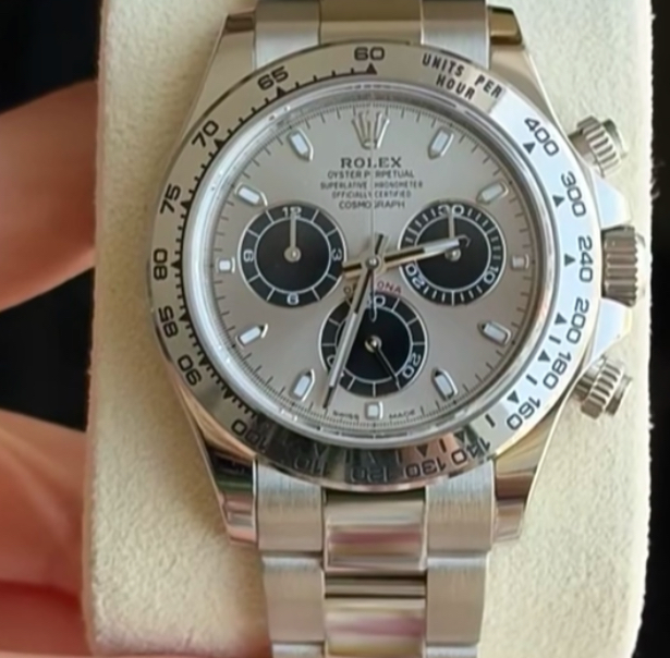 Luxe replica bezel